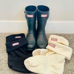 Hunter Women’s Short Rain Boots, 7, and TWO pairs of Hunter Women’s Boot Socks